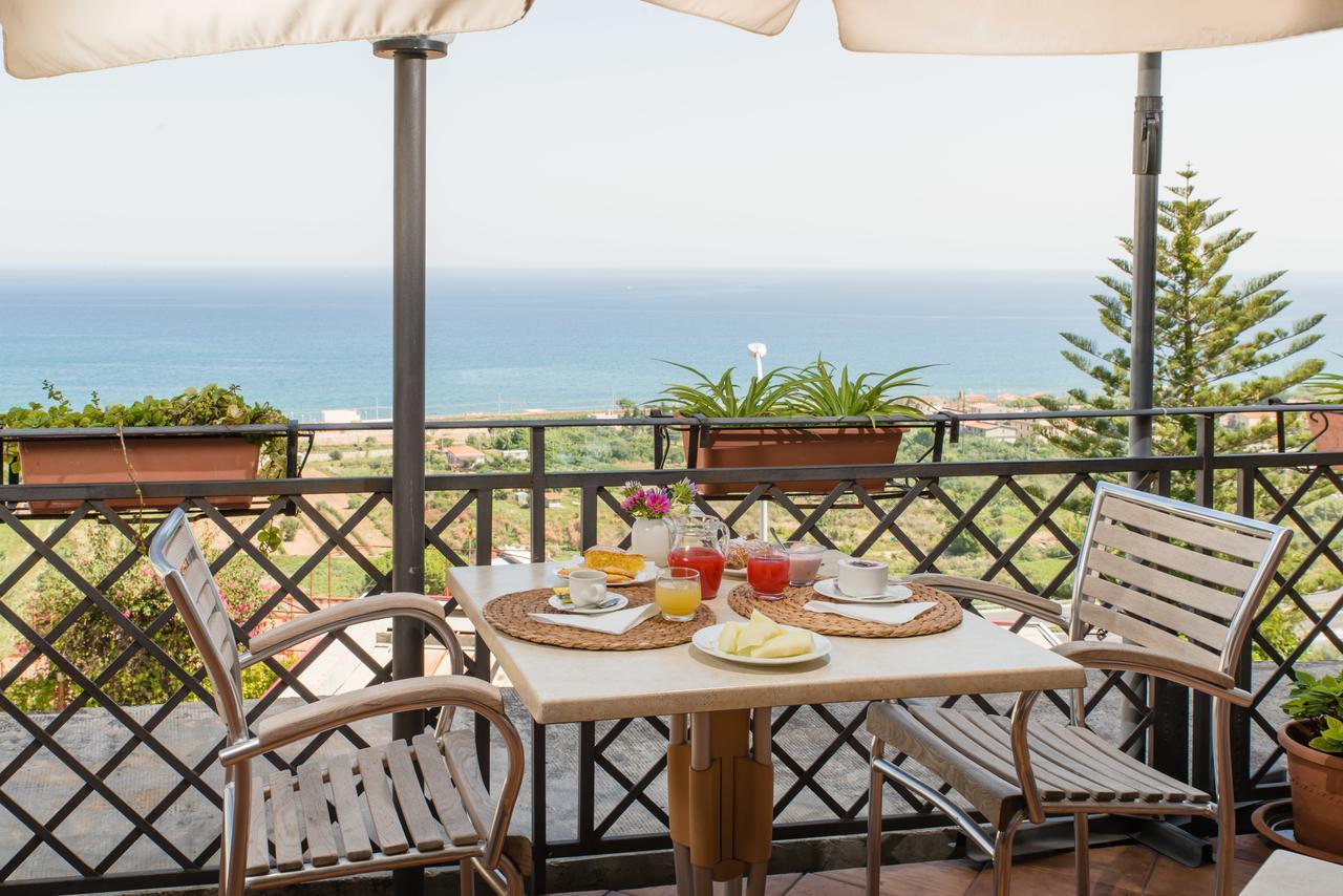 Hotel Villa Mare Алтавила Миличиа Екстериор снимка