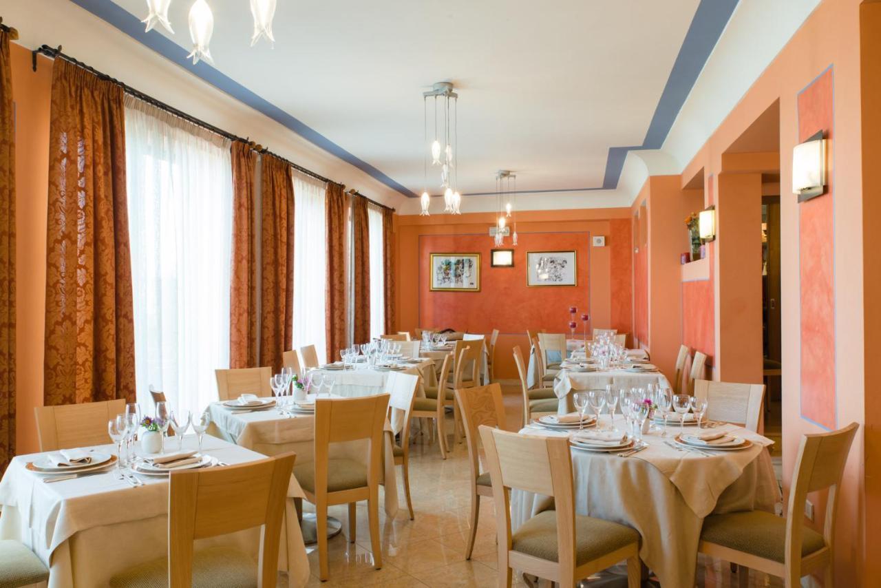Hotel Villa Mare Алтавила Миличиа Екстериор снимка